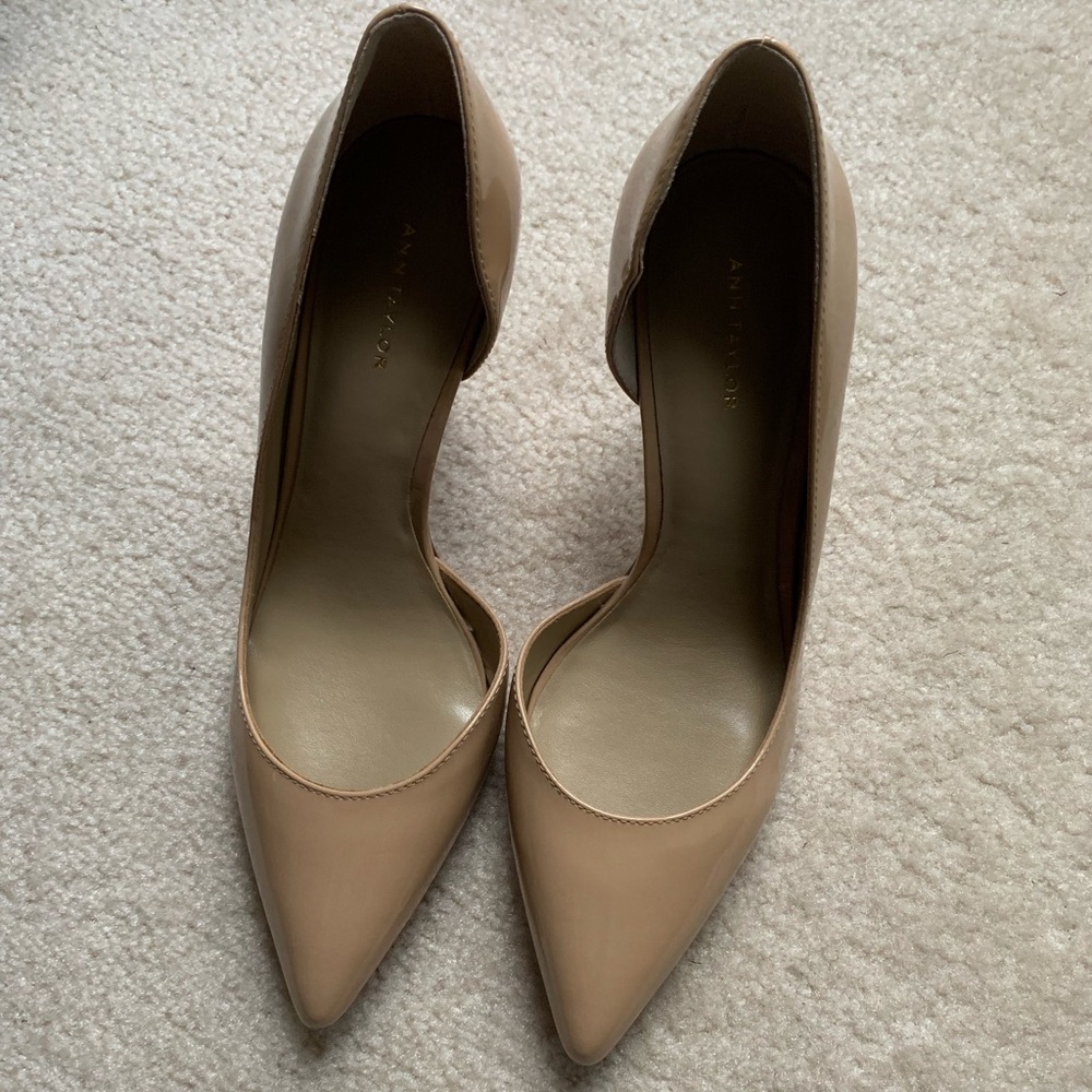 Ann Taylor nude patent leather pump